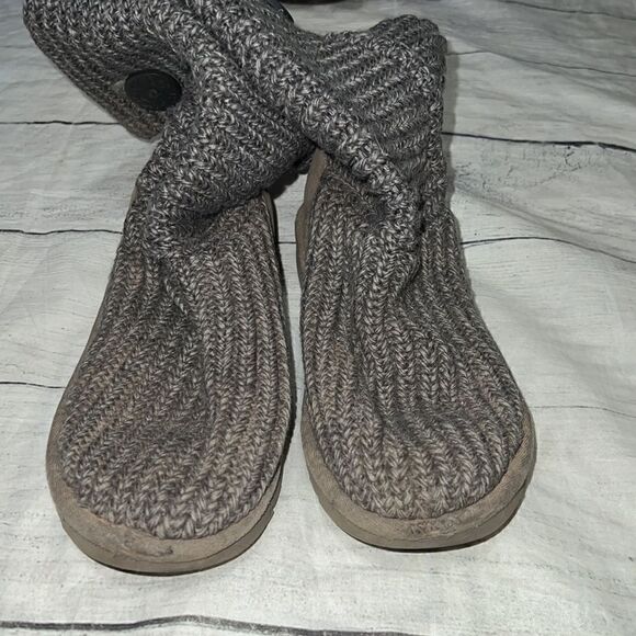 UGG Classic Cardy Gray Crochet Button Boots Sweater sz 2 Girls Kids - Picture 3 of 8